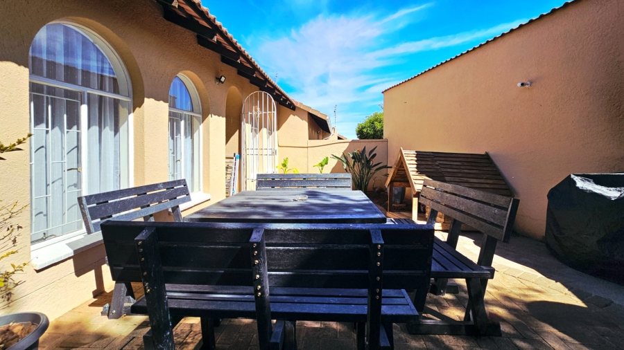 2 Bedroom Property for Sale in Heuwelsig Free State